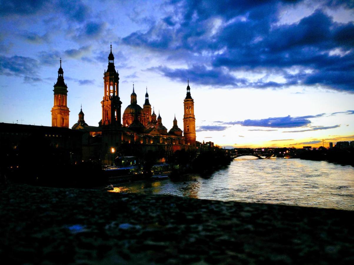 Junto Al Pilar Appartement Zaragoza Buitenkant foto